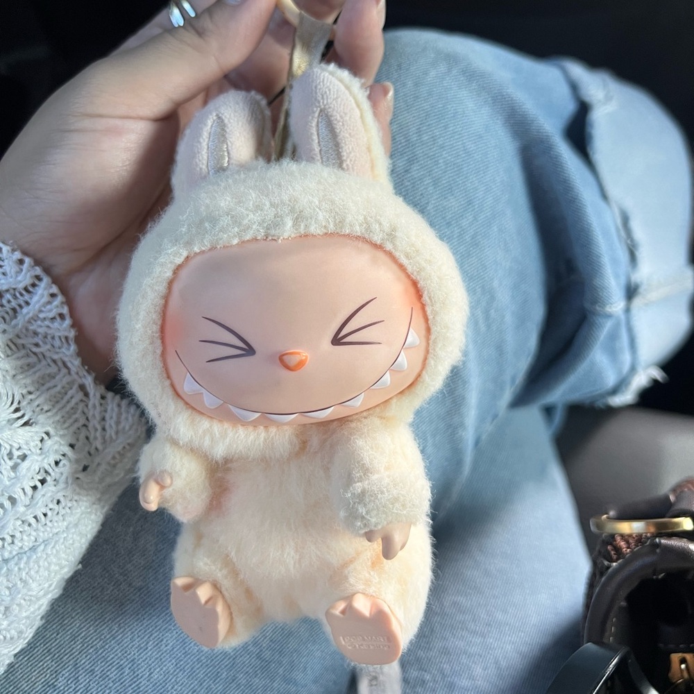 Labubu “Have A Seat” Keychain